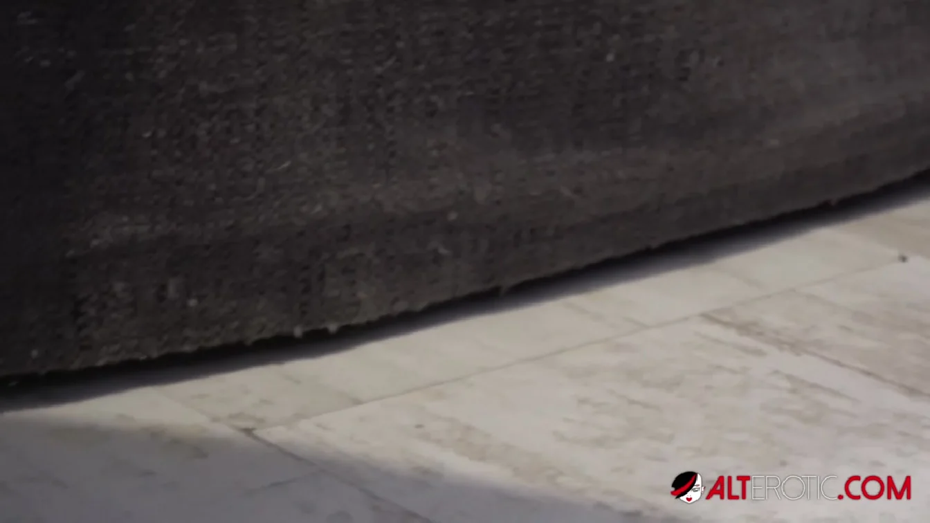 Mara Martinez Receives A Huge Creampie XXX